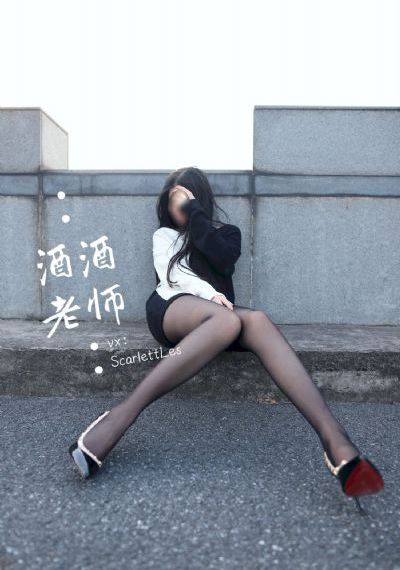 男子被扇耳光后连续击打女子头部